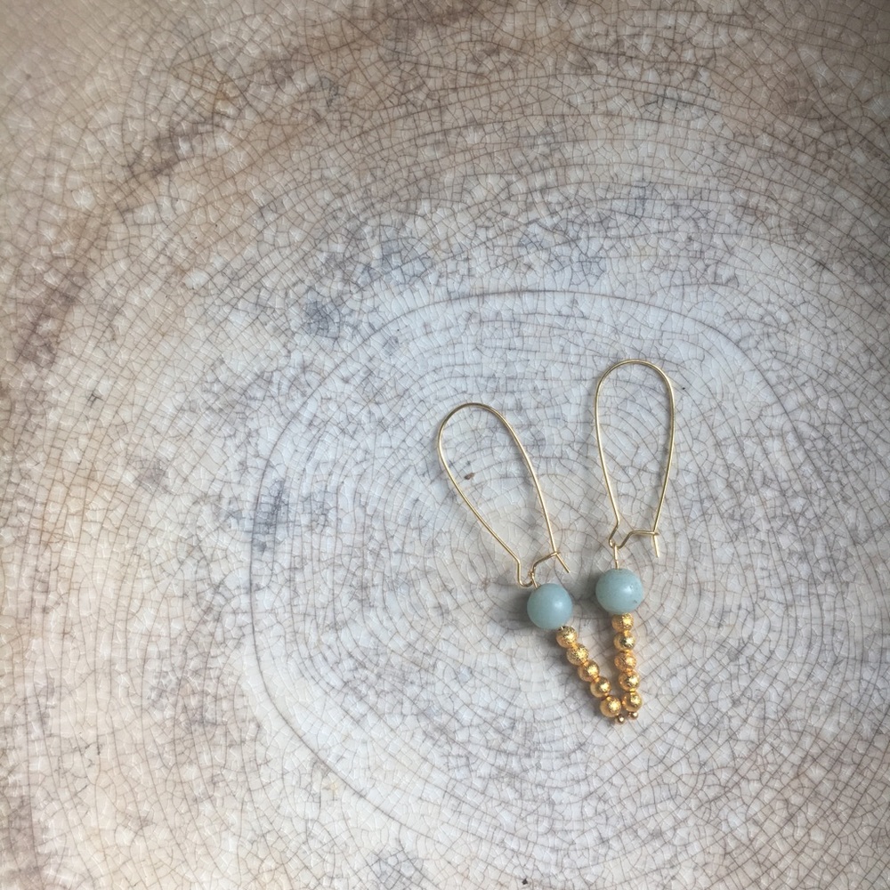 🐝 hand made gold dipped marble earrings ✨